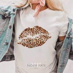Bella Canvas Graphic Tee Cheetah Lips Print Shirt Cream SZ Small & Medium NWT